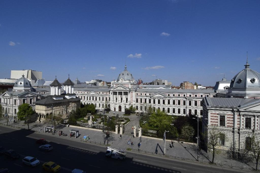 University Square - View Of City Bucarest Extérieur photo